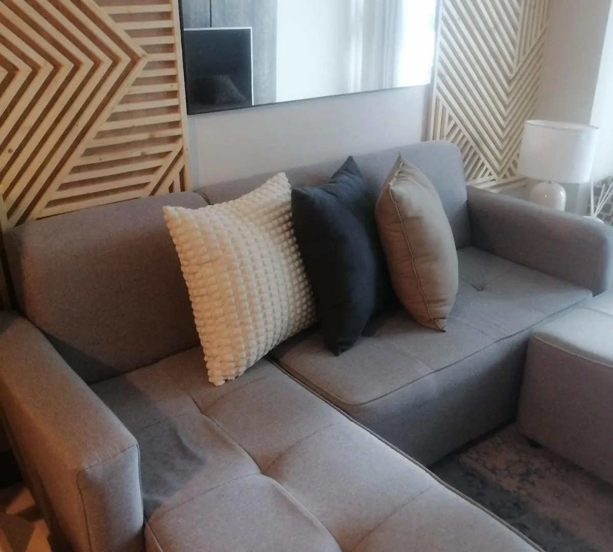 Luxestaysmnl Cozy Japandi Netflx Pool 400Mbps Manila 0*,  Philippines